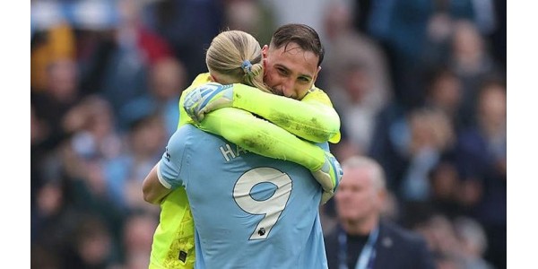 Gianluigi Donnarumma takker Erling Haaland for målet, der reddede sejren Gianluigi Donnarumma takker Erling Haaland for målet, der reddede sejren